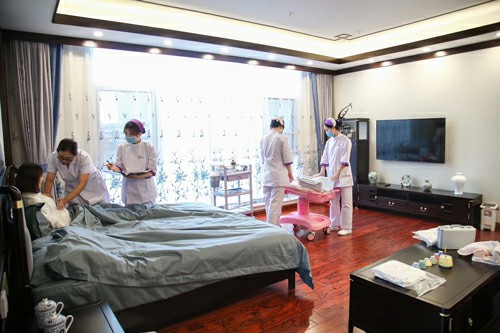 宝宝新生儿舌苔发白及发烧应该怎么办